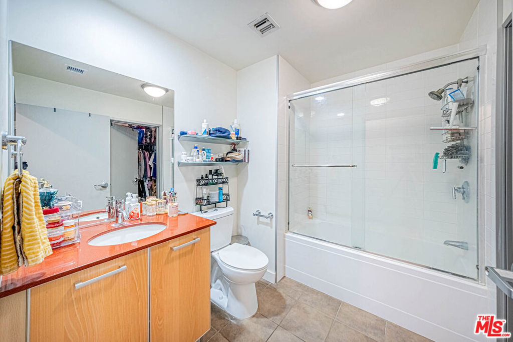 645 W 9th Street 628