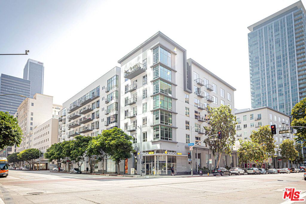 Photo of 645 W 9th Street #628, Los Angeles, CA 90015 (MLS # 26668167)