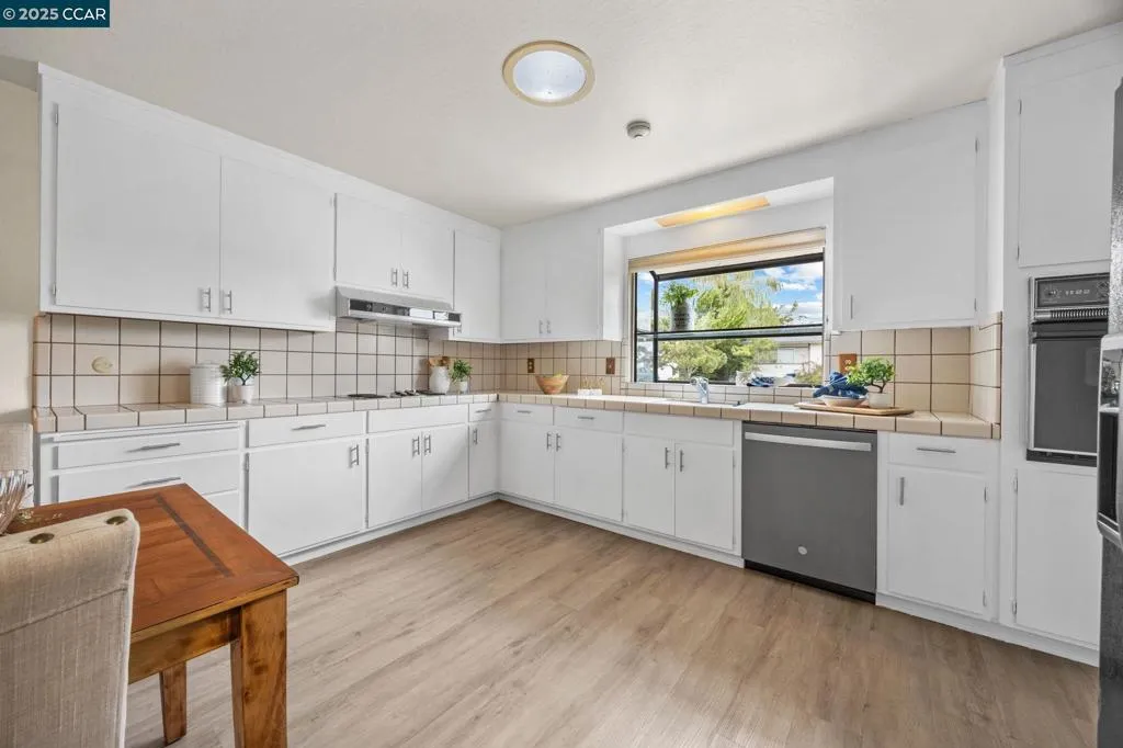 Richmond, California 94803, United States, 3 Bedrooms Bedrooms, ,2 BathroomsBathrooms,Residential,Active,220437