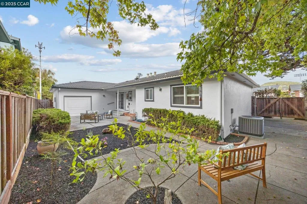 Richmond, California 94803, United States, 3 Bedrooms Bedrooms, ,2 BathroomsBathrooms,Residential,Active,220437