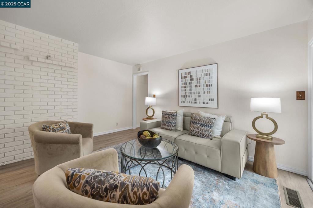 MAY VALLEY - Residential