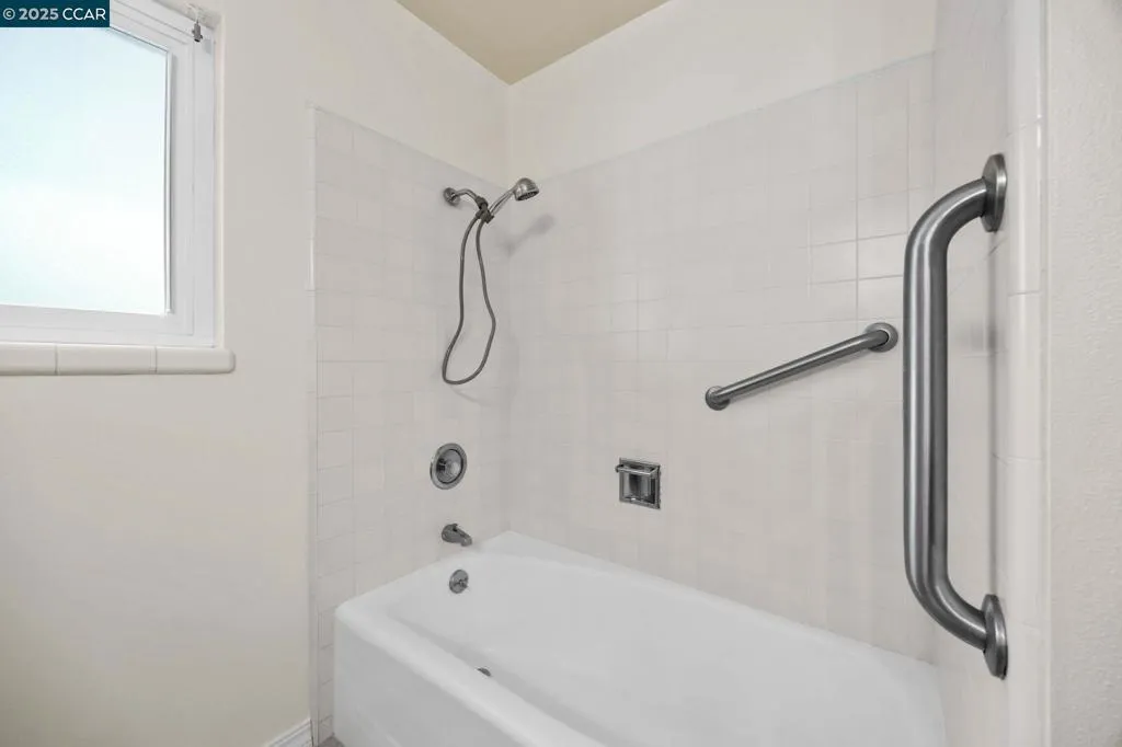 Richmond, California 94803, United States, 3 Bedrooms Bedrooms, ,2 BathroomsBathrooms,Residential,Active,220437