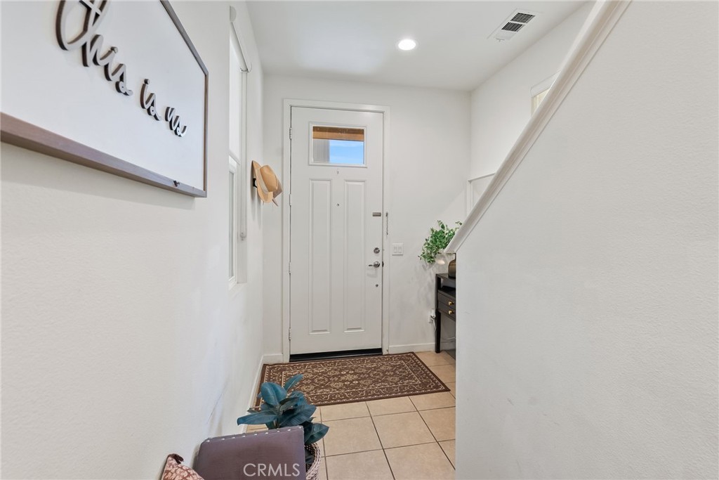 390 N Bellarose
