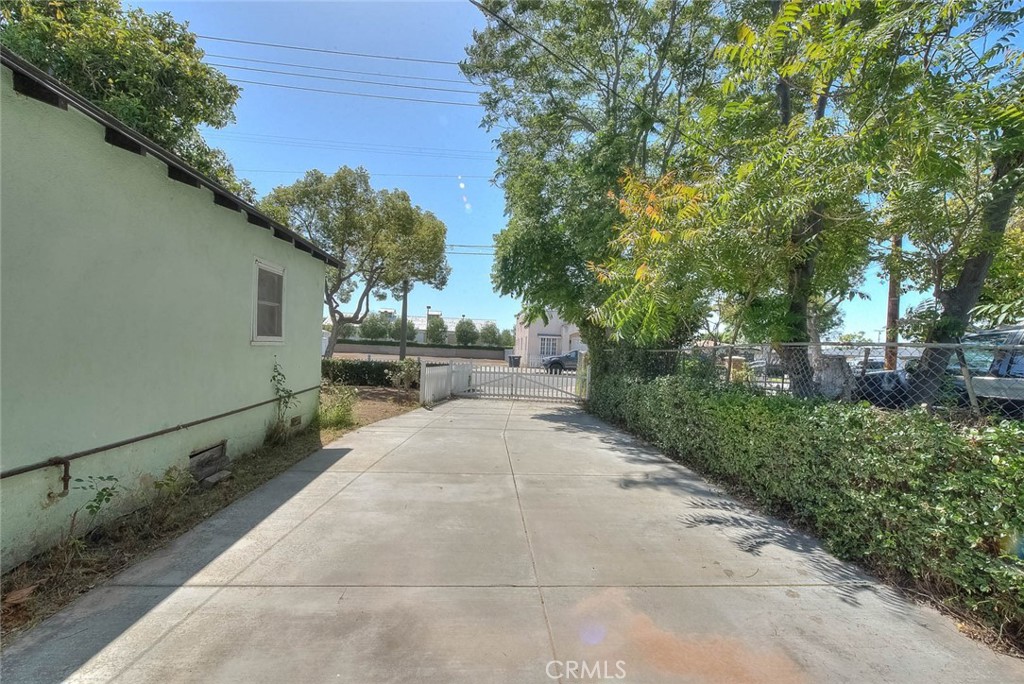 421 N Cypress