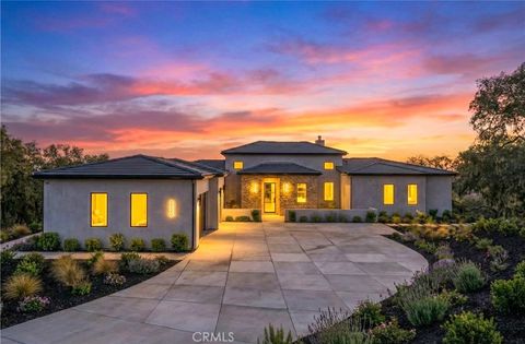 Photo of 2220 Battering Rock Rd, Templeton, CA 93465 (MLS # NS25238785)