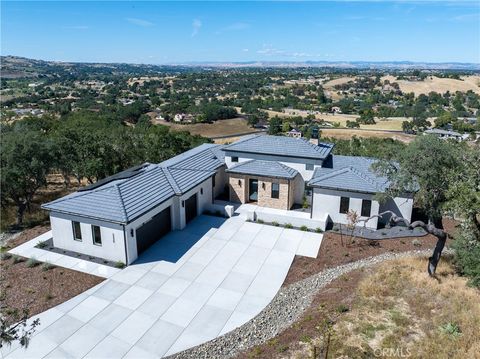 Photo of 2220 Battering Rock Rd, Templeton, CA 93465 (MLS # NS25238785)