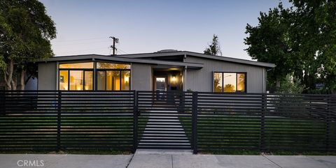 Photo of 17156 Bullock St, Encino, CA 91316 (MLS # SR26106355)