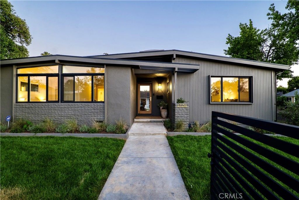 Photo of 17156 Bullock St, Encino, CA 91316 (MLS # SR26106355)