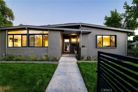 Photo of 17156 Bullock St, Encino, CA 91316 (MLS # SR26106355)
