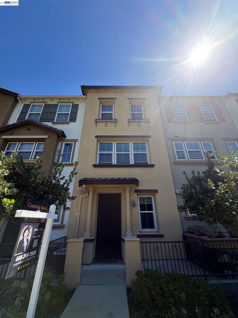 1056 martin luther king dr. DR, Hayward CA 94541