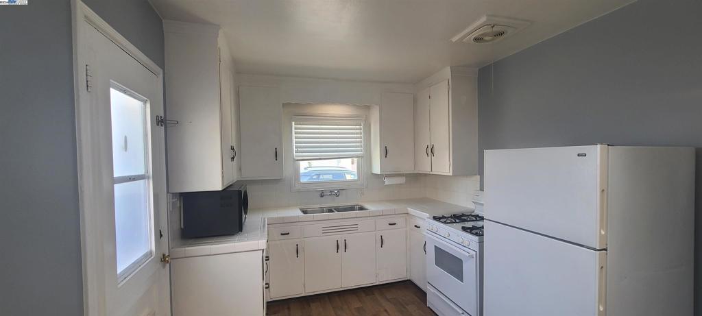 LIVERMOWNS - Residential Lease