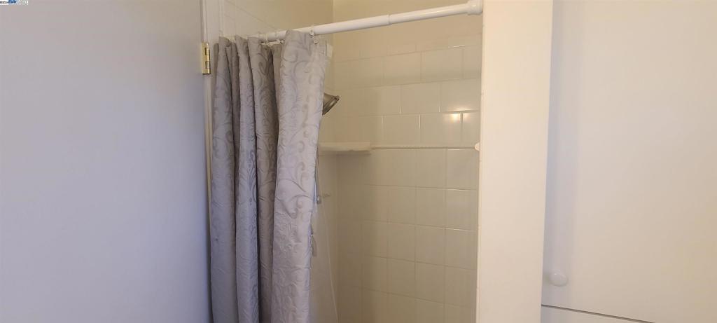 LIVERMOWNS - Residential Lease