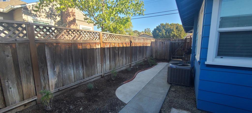 LIVERMOWNS - Residential Lease