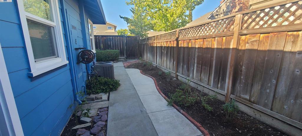 LIVERMOWNS - Residential Lease