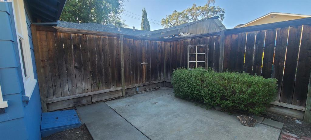 LIVERMOWNS - Residential Lease