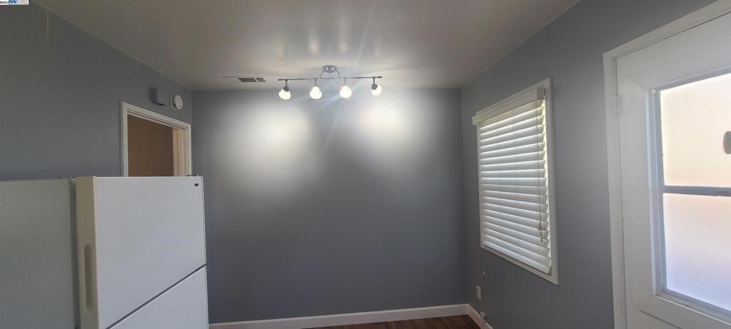 LIVERMOWNS - Residential Lease