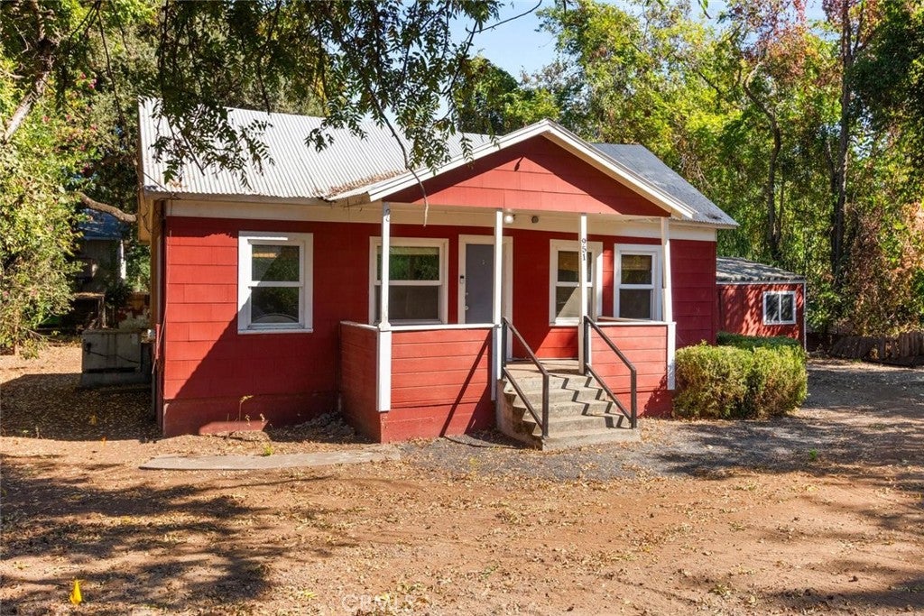 951 Walnut