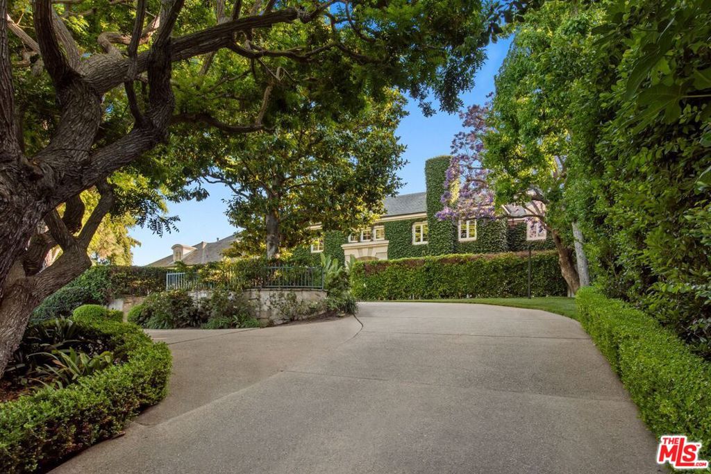 Photo of 9966 Sunset Boulevard, Beverly Hills, CA 90210 (MLS # 26994951)
