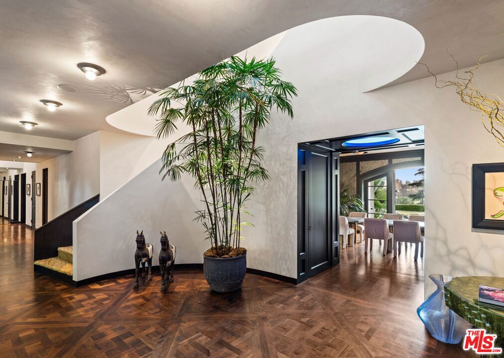 9966 Sunset Boulevard