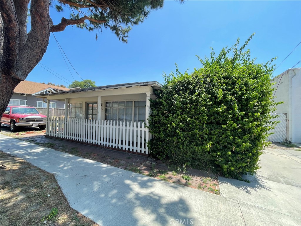 This mixed use property is located on Newport Ave north of PCH in the Zaferia neighborhood of Long Beach. Consisting of two buildings with a total land SF of 6,754 zoned LBR2N. There is currently a front house with one bedroom and one bathroom could be used for office. The rear building is warehouse/workshop space. The total building sq ft total approximately 3,749 SF.
Property can be used as an investment or an owner occupied SFR with income producing commercial unit. There is a potential for additional income by converting adding an ADU. Great Investment Potential! Please call Listing Agent for any and All Additional Information.