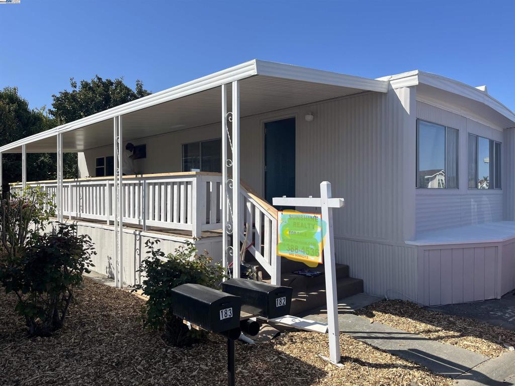 This home features fresh painted in and outside, new linoleum, carpets. new stove, exhaust hood, Bathroom shower and toilet Included is the refrigerator, washer and dryer microwave built in hutch in living and dining room. Low maintenance yard with fruit trees. Casa De Amigos, a 915+ family manufactured community of homes without age restrictions where you can relax in the pool or spa, enjoy the billiards room or host gatherings at the expansive clubhouse. All of this, in the heart of Silicon Valley, makes living at Casa De Amigos an affordable and convenient experience. It's located near Levi’s Stadium, shopping and dining district at Santa Clara Square, Great America, award-winning schools, and easy access to Lawrence Expressway and Highway 101 and major tech companies. Right in front of park is the VTA Rail station. Fireplaces: NO