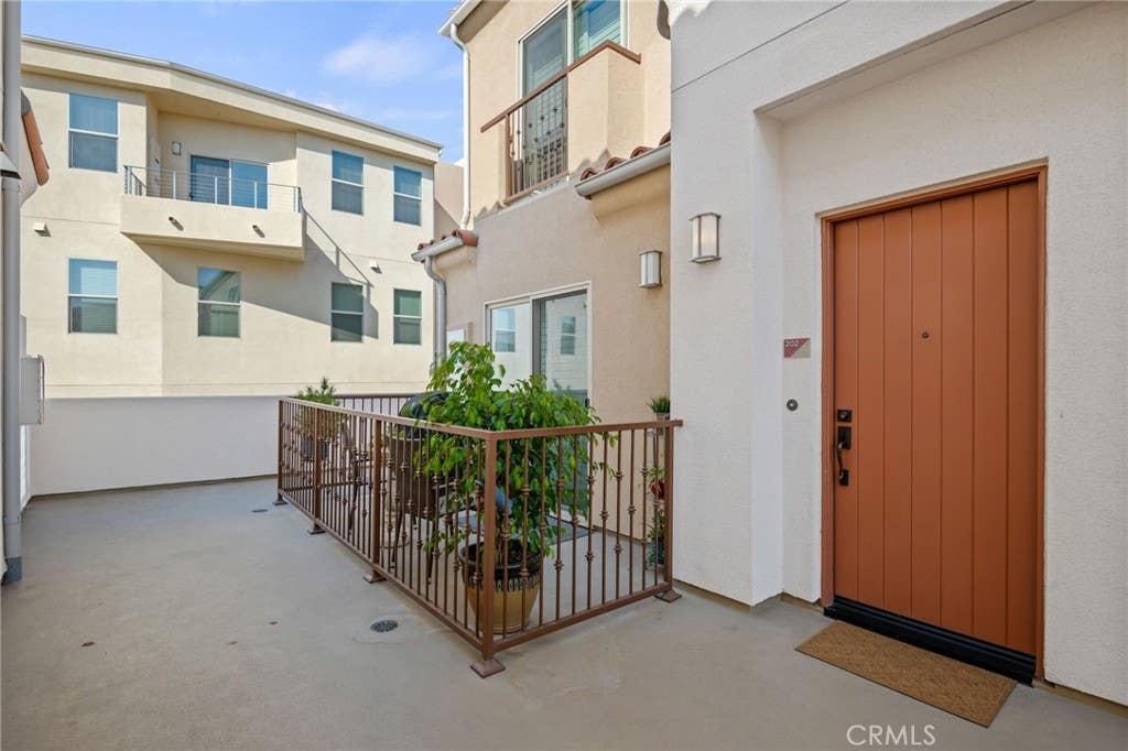 Photo of 44 Coronado Street #202, Ventura, CA 93001 (MLS # SR26126317)