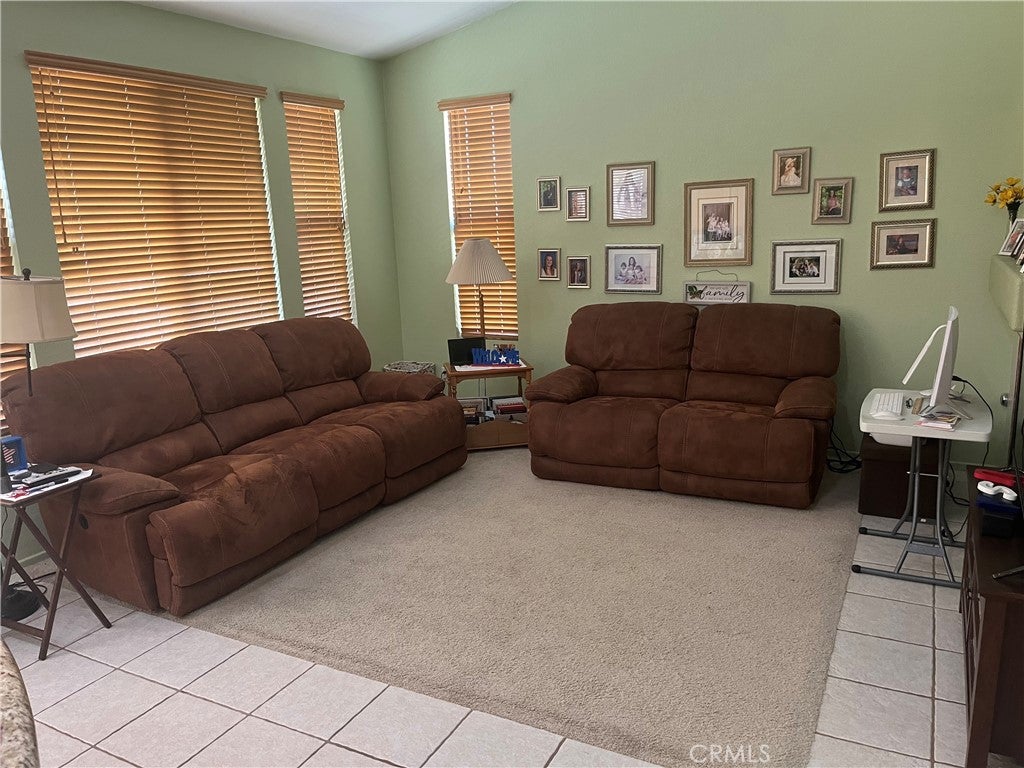 785 N Hemet