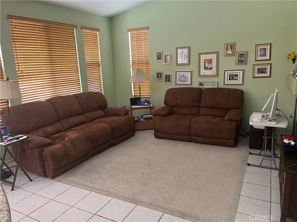 785 N Hemet