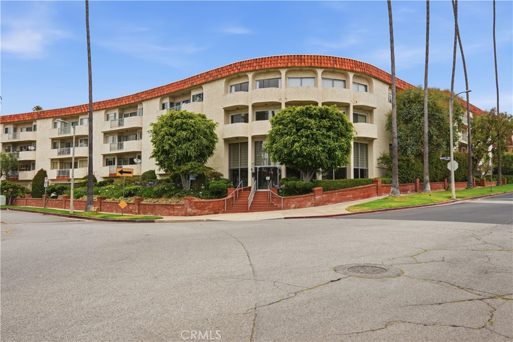 836 S Bundy Drive 303