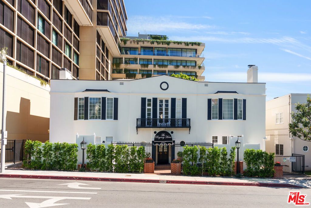 Photo of 1014 N Doheny Drive, West Hollywood, CA 90069 (MLS # 26655989)