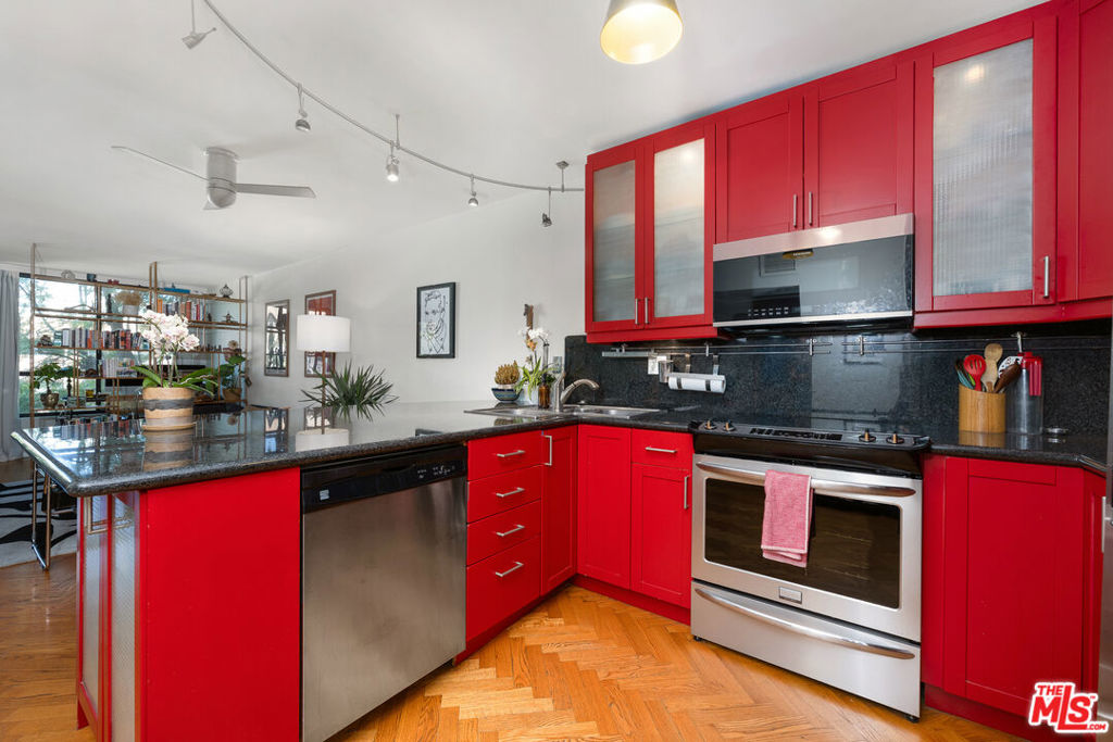 Hollywood Hills 1 Bed / 1 Bath Condo - Spacious 3rd-floor unit with private balcony and two gated parking spaces. Features hardwood chevron floors, stainless steel kitchen with breakfast bar, spa tub, gas fireplace, and central air/heat. Pet-friendly building with pool, spa, and bike storage. Walk to Runyon Canyon, dining, and nightlife. HOA includes gas + water. Recent upgrades: balcony retrofitting, waterproofed exterior, and upcoming fresh exterior paint.
