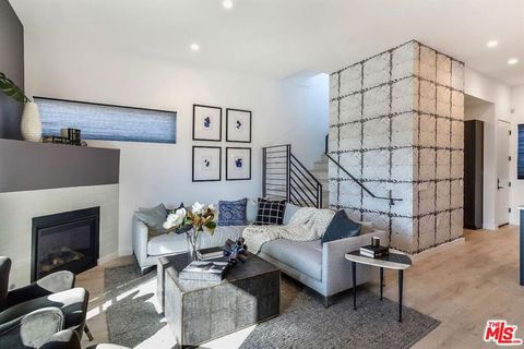 Photo of 1002 N Hudsoon Avenue #4, Los Angeles, CA 90038 (MLS # 26712259)