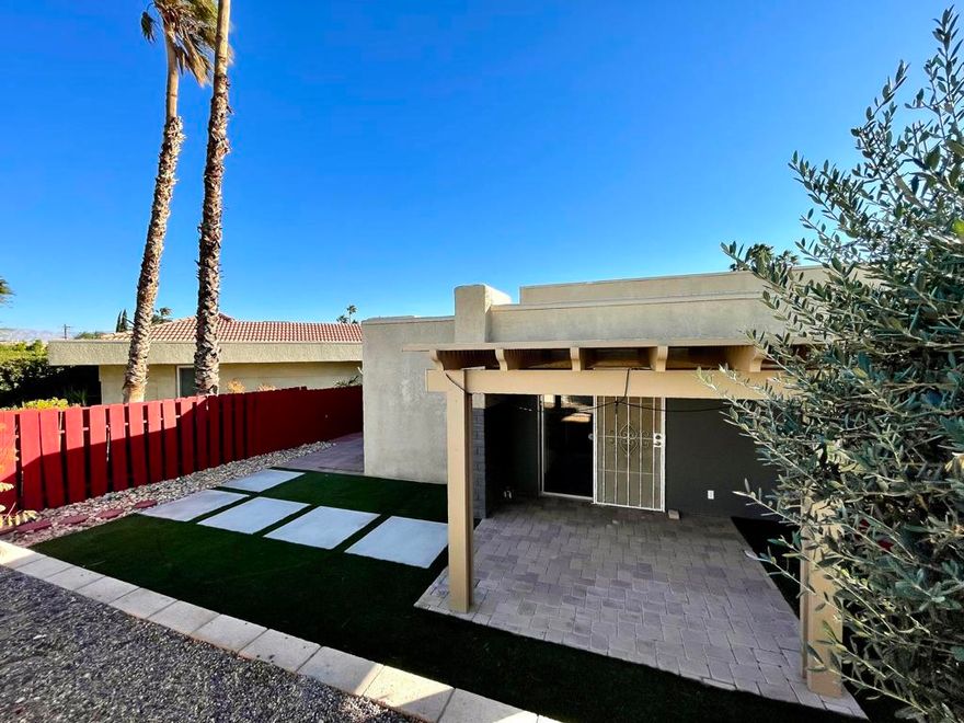 Very nice, clean and bright single story condo, attached to only one other unit.Fresh paint and new water-proof laminate flooring throughout. 2nd bathroom has been added. Attachedone car garage and great side and backyards with minimum maintenancerequired.  2 Covered patios. Condo is insuper location within the complex andclose to one of 8 pools and spas, tennisand basketball courts. This very beautifulcomplex is gated and close to shoppingand downtown.