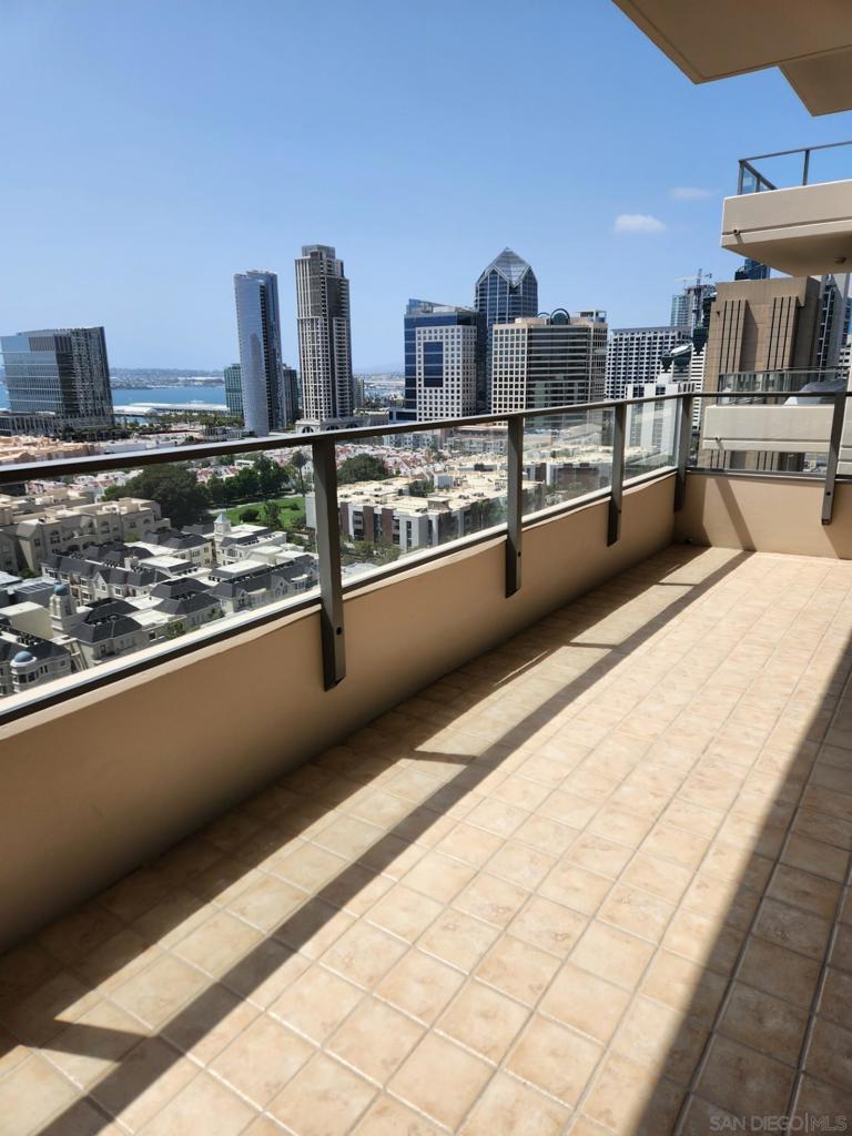 550 Front St. 1706