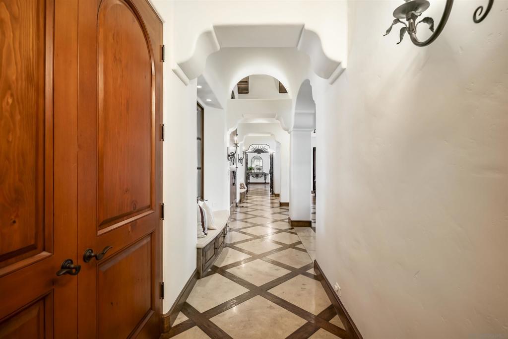 6568 La Valle Plateada