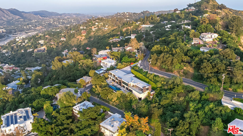 7863 Mulholland Drive