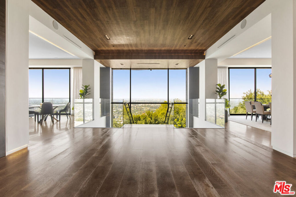 7863 Mulholland Drive