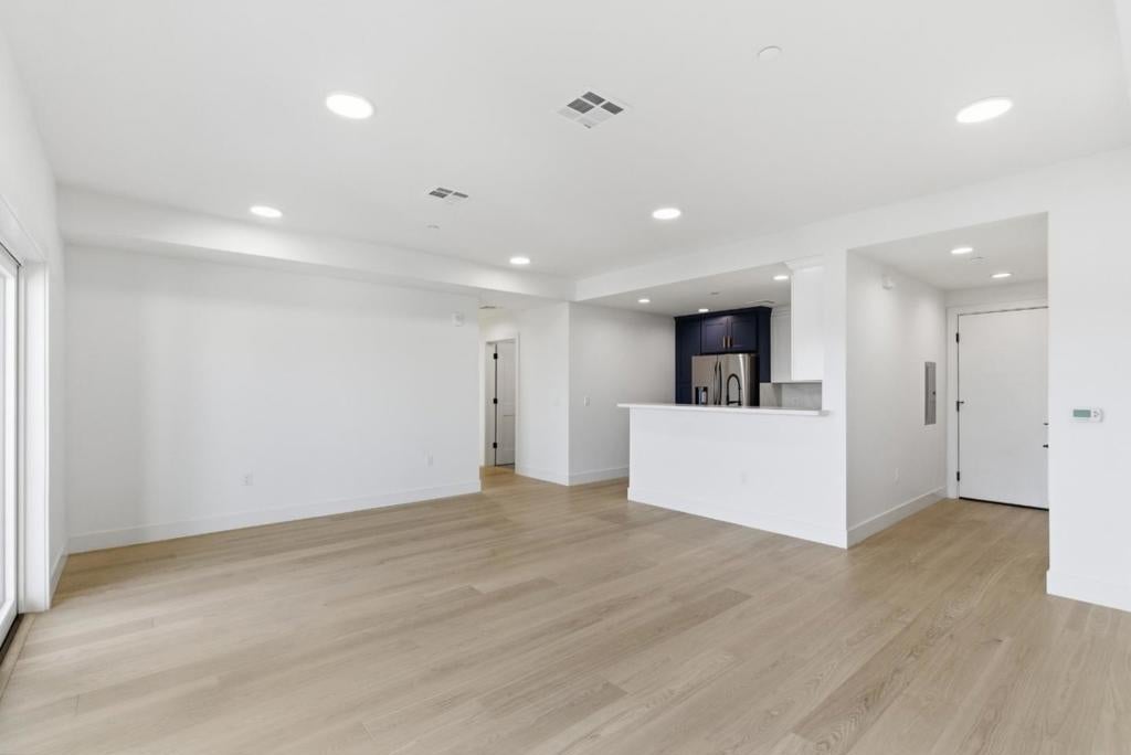 560 El Camino Real 306