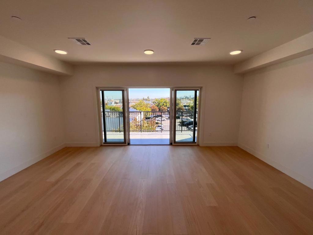 560 El Camino Real 306