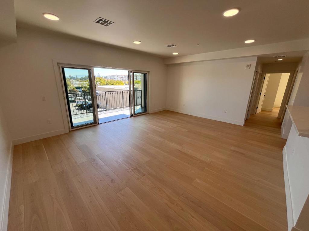 560 El Camino Real 306