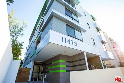 Photo of 11478 Moorpark Street #102, North Hollywood, CA 91602 (MLS # 26835219)