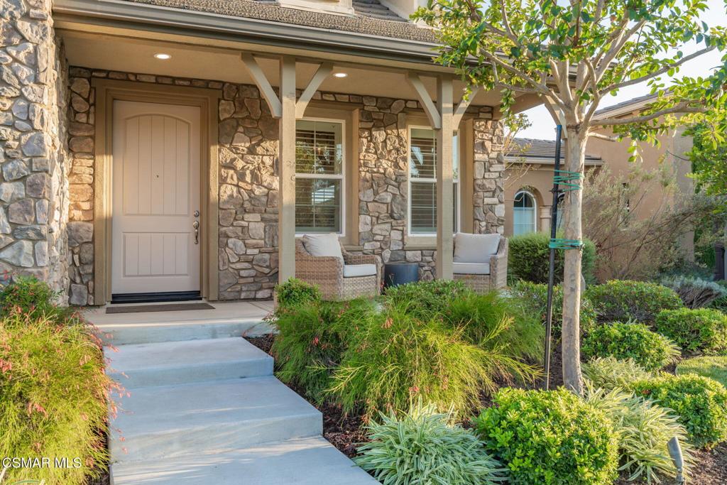 6852 Shadow Wood Drive