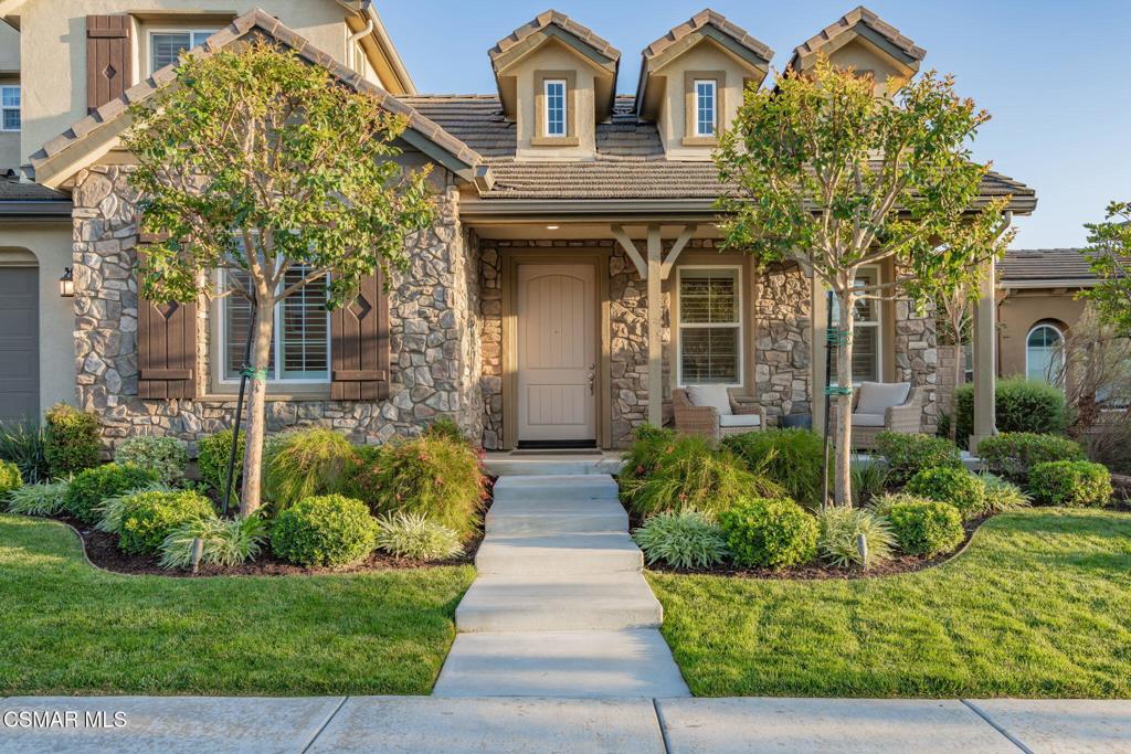 6852 Shadow Wood Drive