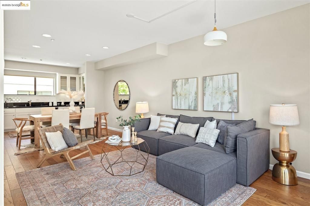listing image 130720628161495714808