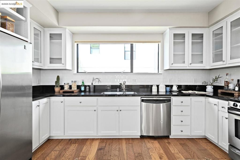 listing image 130723068718340149543