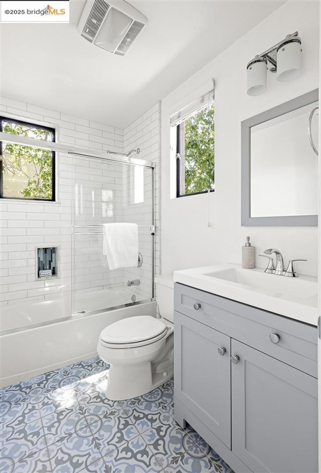 listing image 130728518759995019155