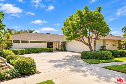 Photo of 6524 S Holt Avenue, Los Angeles, CA 90056 (MLS # 26984967)