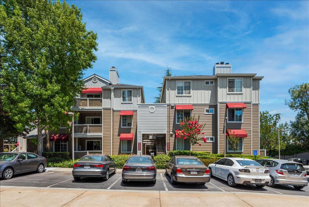 Light and bright interior unit. Clean and freshly painted. New carpet. Nice wood floors in kitchen and nook. Upgraded master bathroom. Crown moulding and inside laundry. Secure parking. Blocks away form large Apple computer campus. Walking distance to high Tech Companies. Close to Murphy street, Whole foods, Trader Joes and central Expressway Ready to move right in!