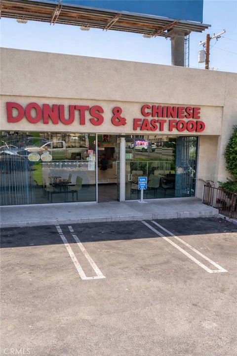 Photo of 1912 S La Brea Avenue, Los Angeles, CA 90016 (MLS # PW26111574)