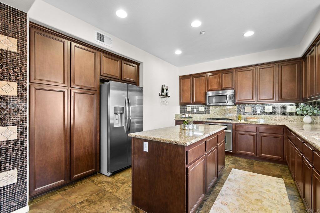 2233 Capistrano Way 18